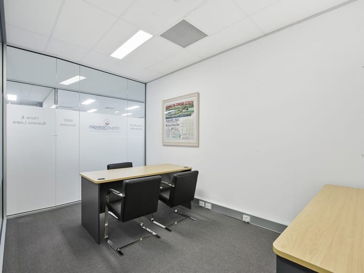 Click to view all images 2nd Floor 2/315 Main Street Mornington VIC 3931 - Image 2