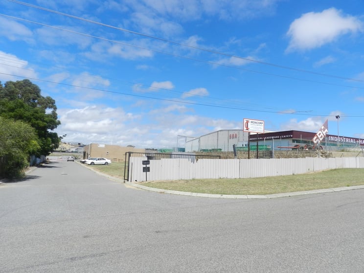 Click to view all images 8 Salpietro Street Bibra Lake WA 6163 - Image 2