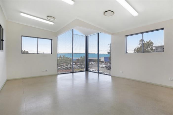 Click to view all images Unit 2, 15 Arunga Drive Beresfield NSW 2322 - Image 3