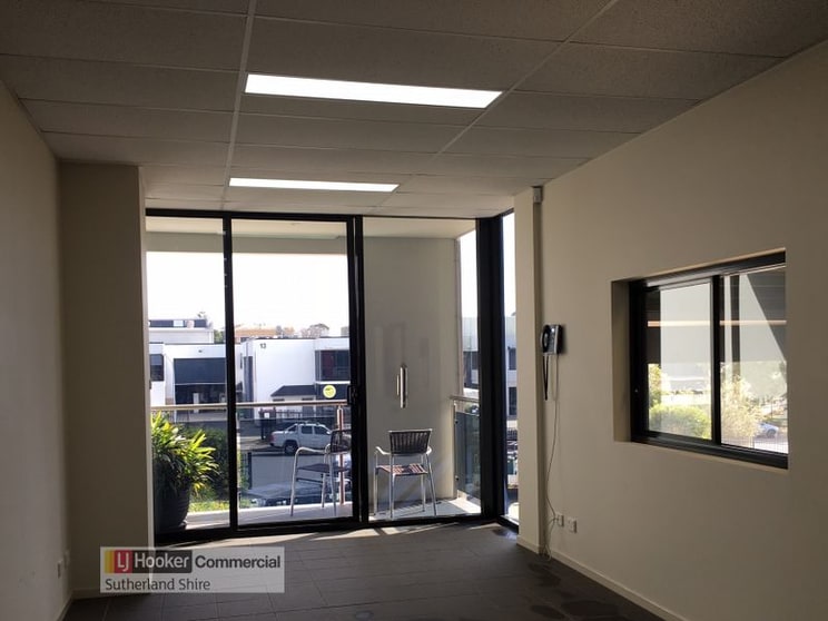 Click to view all images 3/8 Adventure Place Caringbah NSW 2229 - Image 2