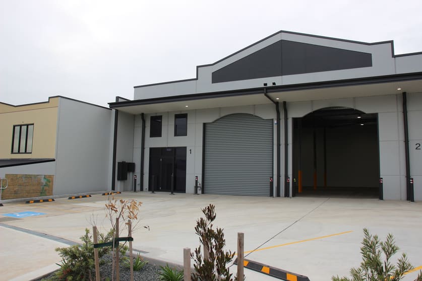 Click to view all images 1 & 2/9 Shaban Street Albion Park Rail NSW 2527 - Image 3