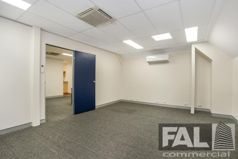 Suite  4/92 Lincoln Street Oxley QLD 4075 - Image 3