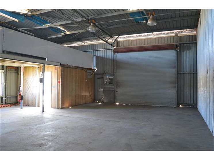 Click to view all images (Unit 1)/4 Metro Court Gateshead NSW 2290 - Image 3