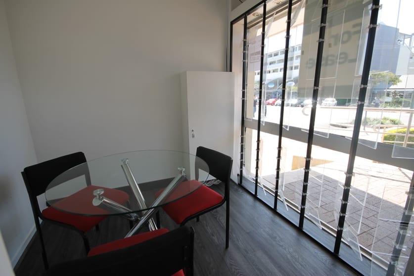 Click to view all images 31-35 Middle Street Cleveland QLD 4163 - Image 3