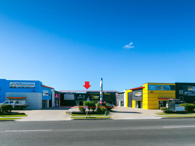 Click to view all images 3 and 4/92 Beach Road Pialba QLD 4655 - Image 3