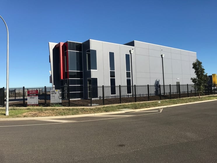 Click to view all images 20 Morialta Road Cranbourne West VIC 3977 - Image 3