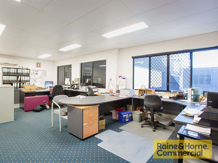 Click to view all images 2/23 Redcliffe Gardens Drive Clontarf QLD 4019 - Image 3