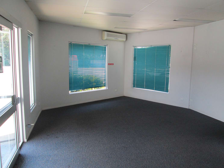 Click to view all images 596 Bruce Highway Woree QLD 4868 - Image 3