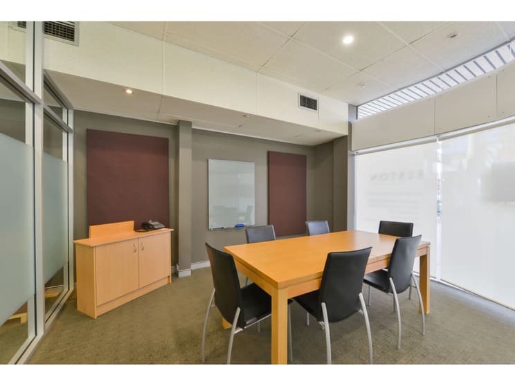 Click to view all images 2/459 Peel Street Tamworth NSW 2340 - Image 2