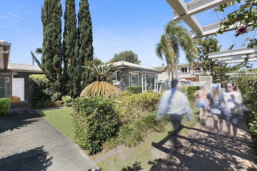 Click to view all images 36 Seabeach Avenue Mermaid Beach QLD 4218 - Image 1