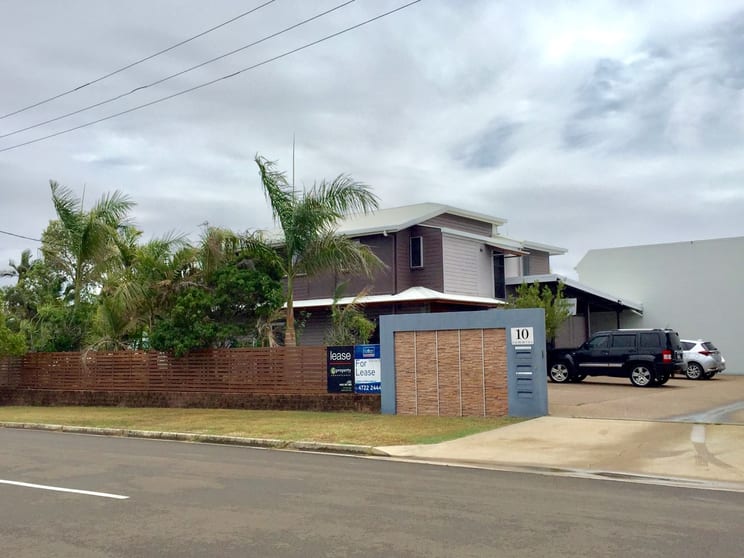 Click to view all images GF/10 Cummins Street Hyde Park QLD 4812 - Image 1
