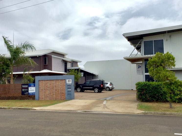 Click to view all images GF/10 Cummins Street Hyde Park QLD 4812 - Image 2