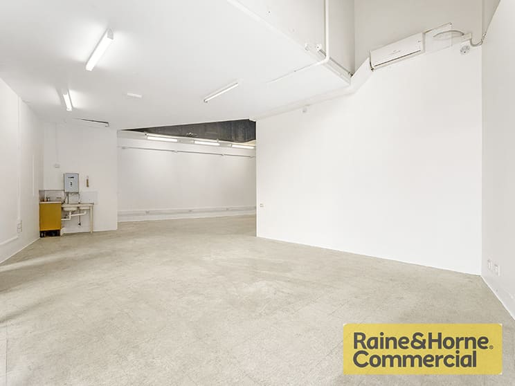 Click to view all images 815/3 Parkland Boulevard Brisbane City QLD 4000 - Image 3
