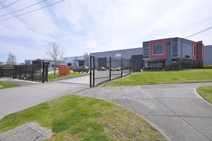 Click to view all images 1 Torteval Place Clayton VIC 3168 - Image 3
