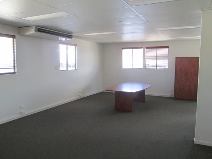 Click to view all images Suite 3/37-39 Anderson Street Manunda QLD 4870 - Image 3