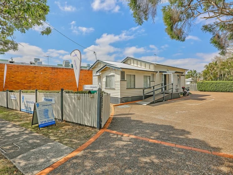 Click to view all images 10 Park Terrace Sherwood QLD 4075 - Image 1