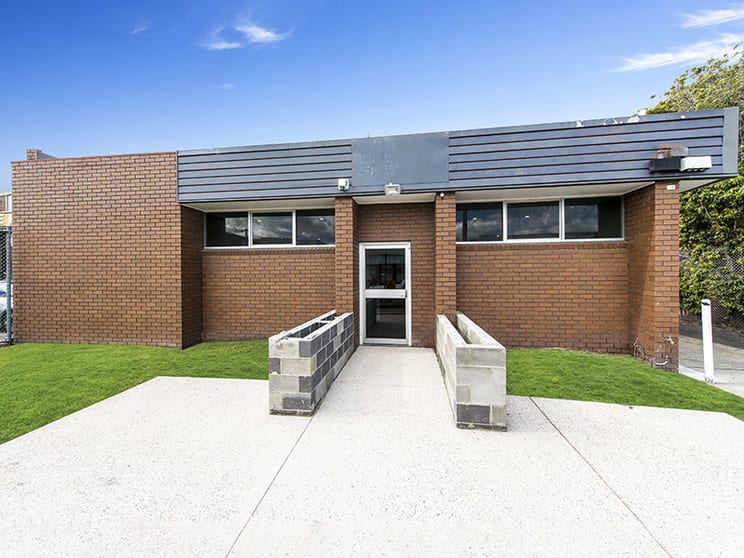 Click to view all images 12 Nellbern Road Moorabbin VIC 3189 - Image 2