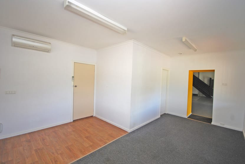 Click to view all images 1164 Geelong Road Mount Clear VIC 3350 - Image 3