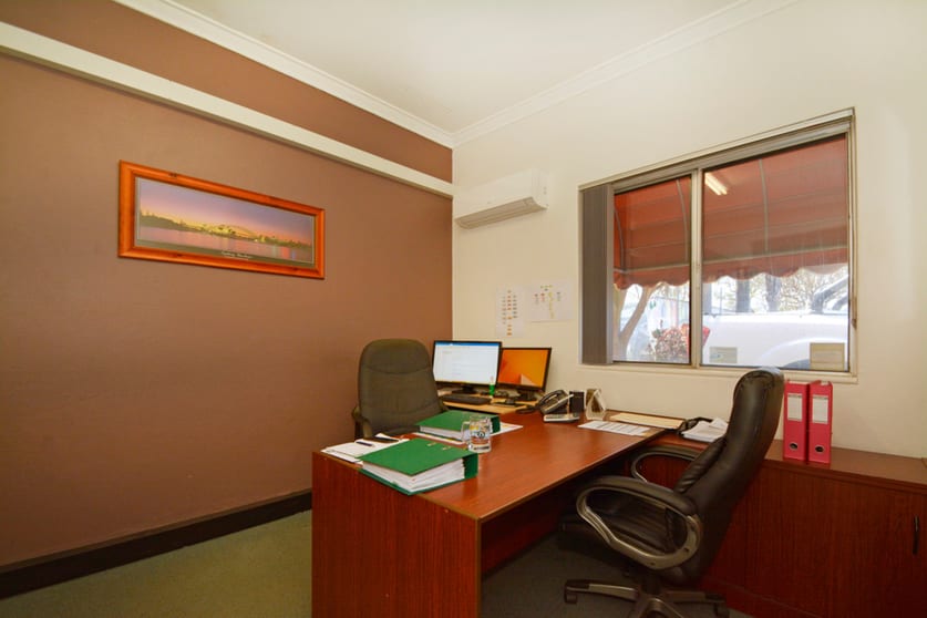 Click to view all images 9 Sevenoaks Street Welshpool WA 6106 - Image 3