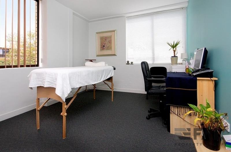 Click to view all images Unit 4/37 Station Road Indooroopilly QLD 4068 - Image 2