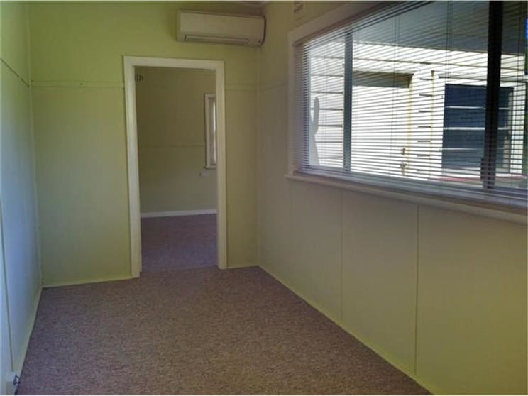 Click to view all images 8 Glenelg Street Raymond Terrace NSW 2324 - Image 3