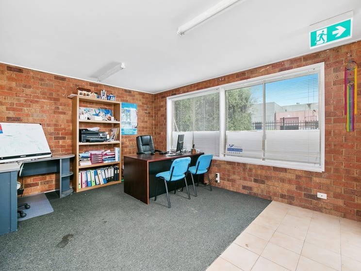 Click to view all images 9 Bennetts Road Mornington VIC 3931 - Image 3