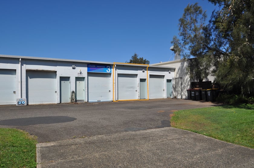 Click to view all images Bay 2/20 Lawson Crescent Coffs Harbour NSW 2450 - Image 1