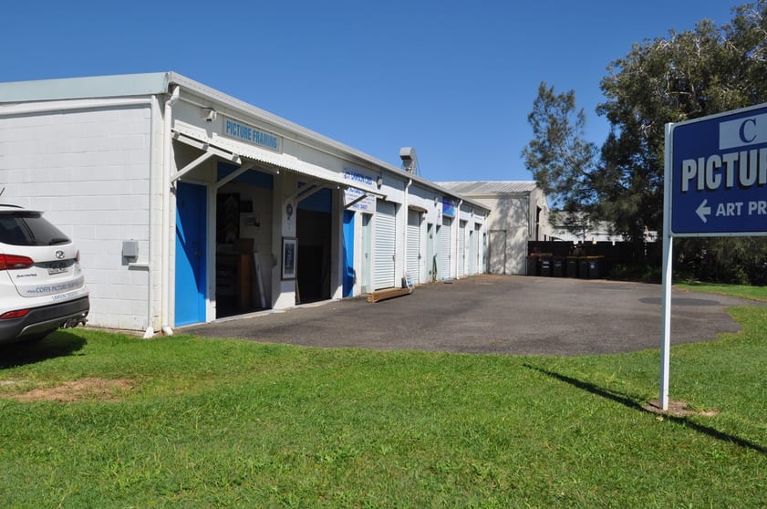 Click to view all images Bay 2/20 Lawson Crescent Coffs Harbour NSW 2450 - Image 2