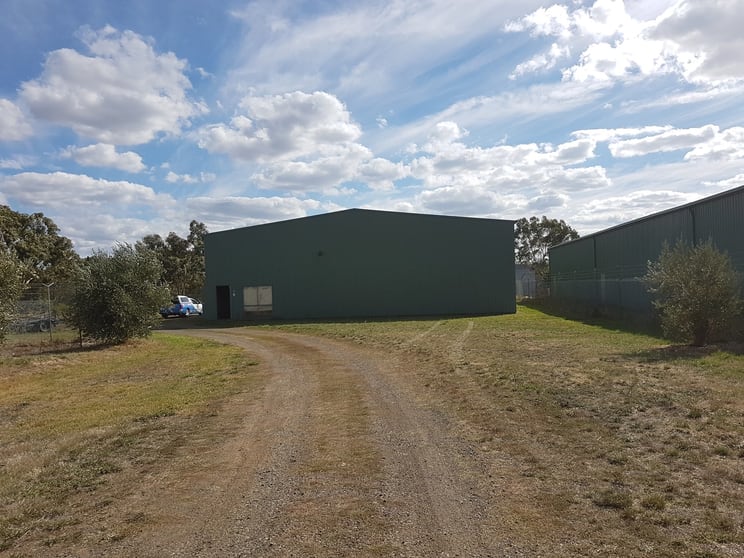 Click to view all images 2/21 Redesdale Rd Kyneton VIC 3444 - Image 2