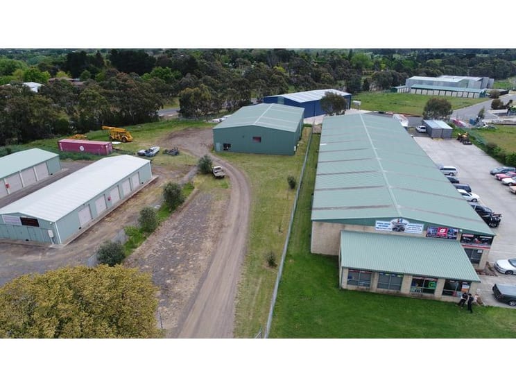 Click to view all images 2/21 Redesdale Rd Kyneton VIC 3444 - Image 1