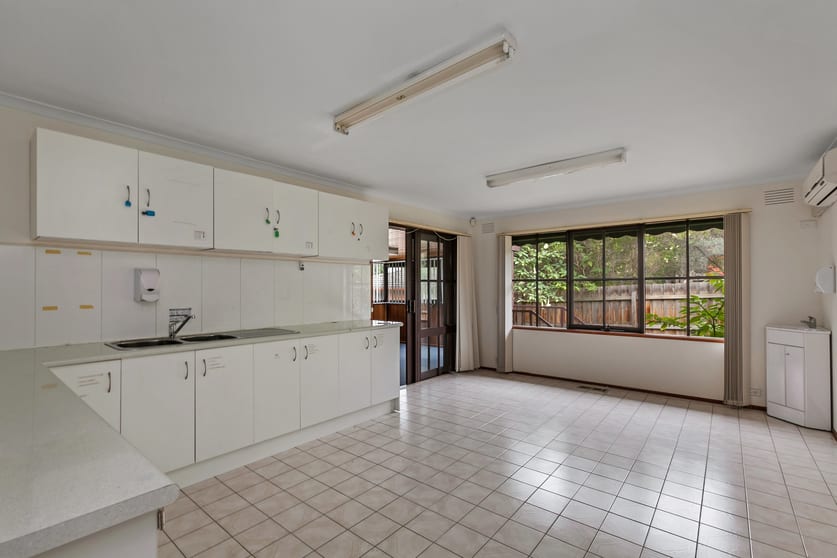 Click to view all images 351 Childs Road Mill Park VIC 3082 - Image 3