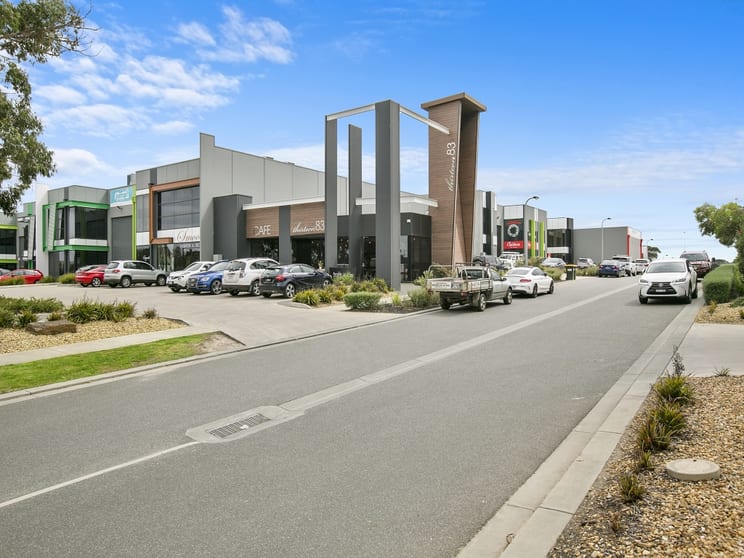 Click to view all images 5 Bayport Court Mornington VIC 3931 - Image 2