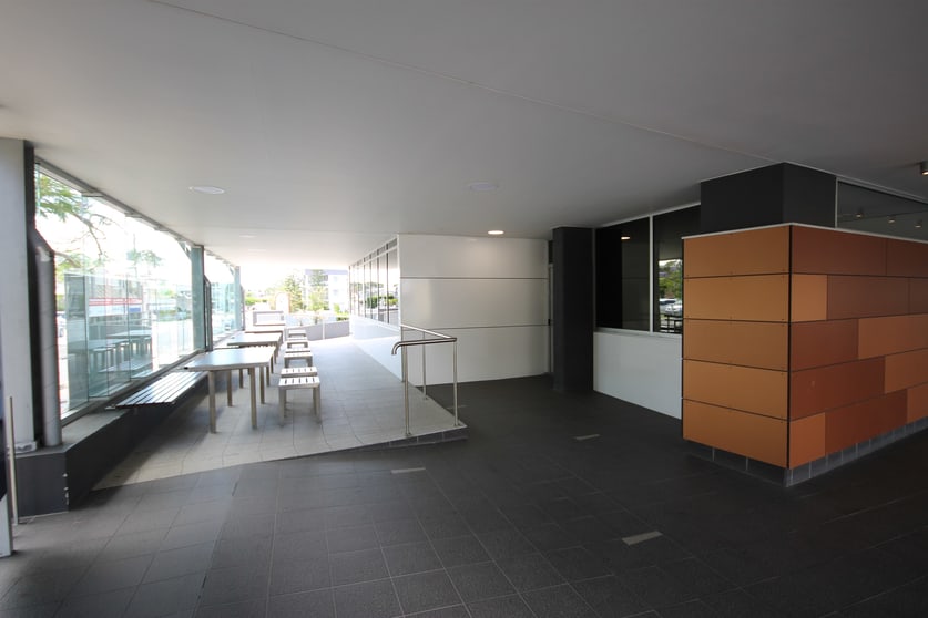 Click to view all images 1A/25 Cambridge Parade Manly QLD 4179 - Image 2
