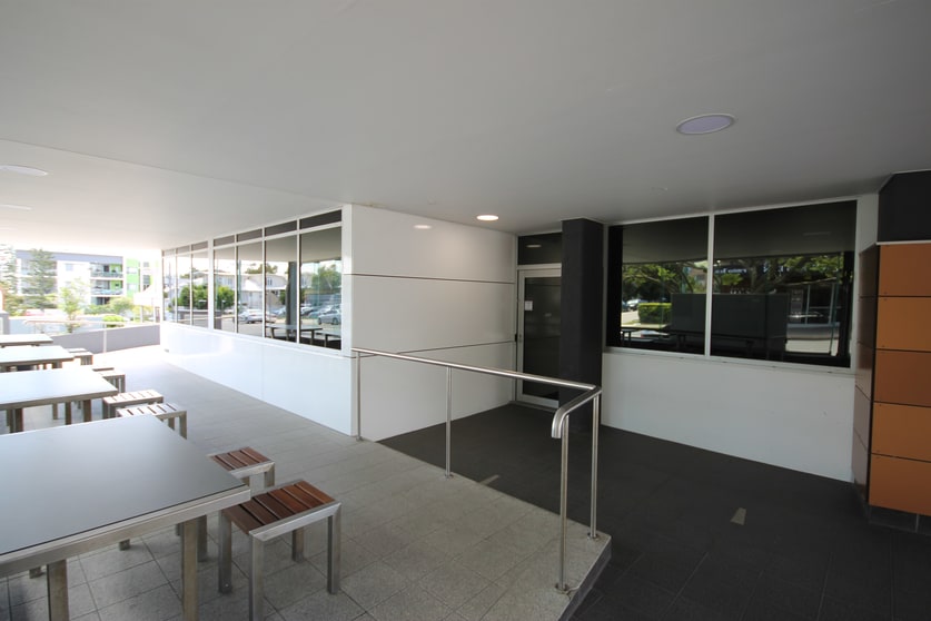 Click to view all images 1A/25 Cambridge Parade Manly QLD 4179 - Image 3