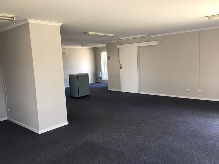 Click to view all images 21 Egmont Road Henderson WA 6166 - Image 3