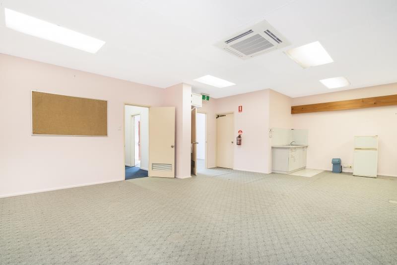 Click to view all images Unit 5/71 Coonawarra Road Winnellie NT 0820 - Image 2