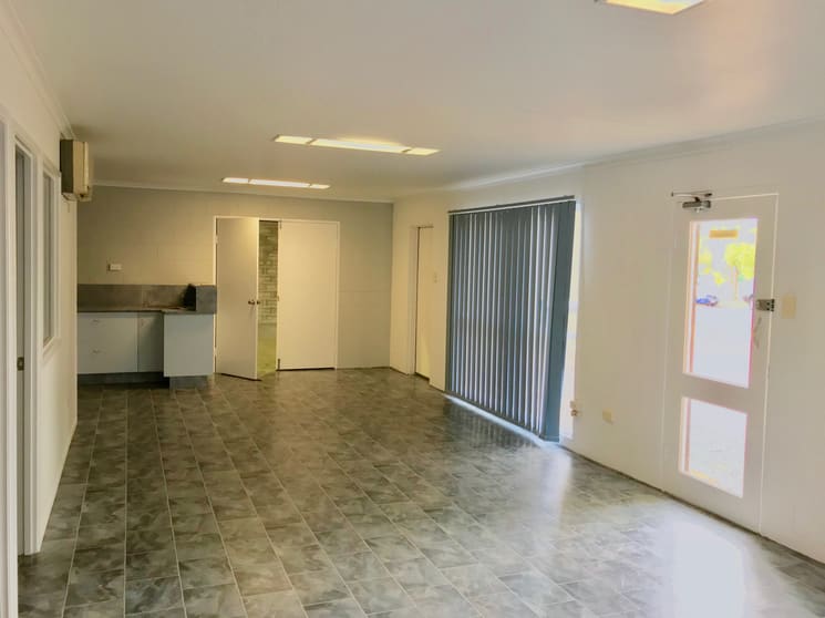 Click to view all images 1/9 Keane Street Currajong QLD 4812 - Image 2