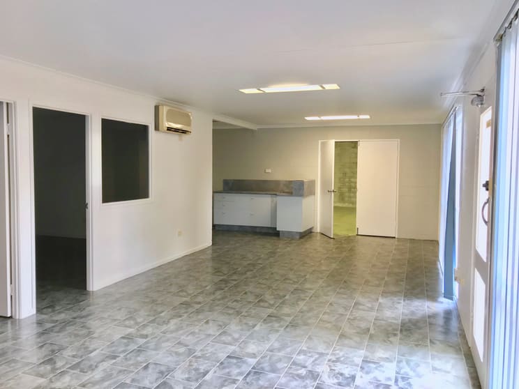 Click to view all images 1/9 Keane Street Currajong QLD 4812 - Image 3