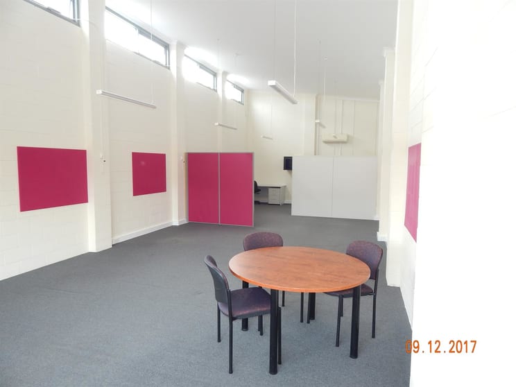 Click to view all images Shop 3/9 Arnold Street Penguin TAS 7316 - Image 2