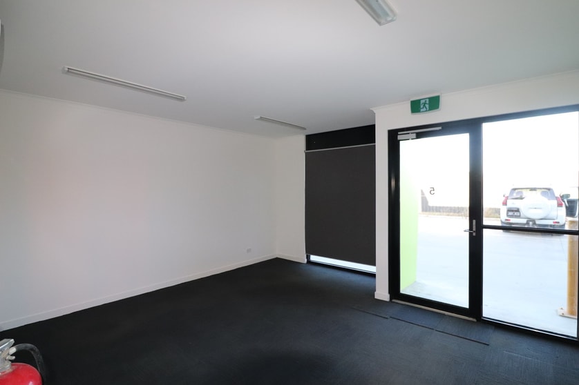 Click to view all images 5/2 Cannery Court Tyabb VIC 3913 - Image 2