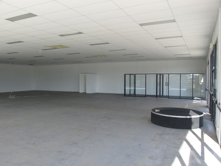 Click to view all images 1/60 Boat Harbour Drive Pialba QLD 4655 - Image 2