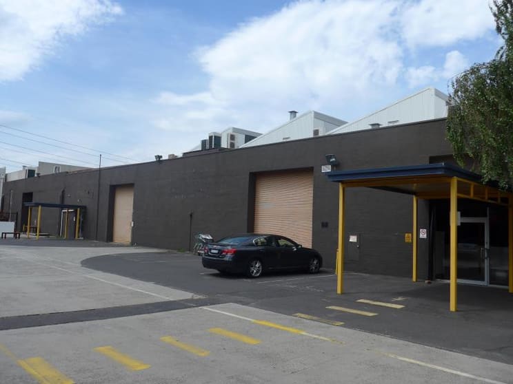 Click to view all images Rear - 359 Plummer Street Port Melbourne VIC 3207 - Image 1