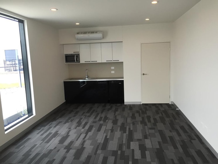 Click to view all images 3/5 Graham Daff Boulevard Braeside VIC 3195 - Image 3