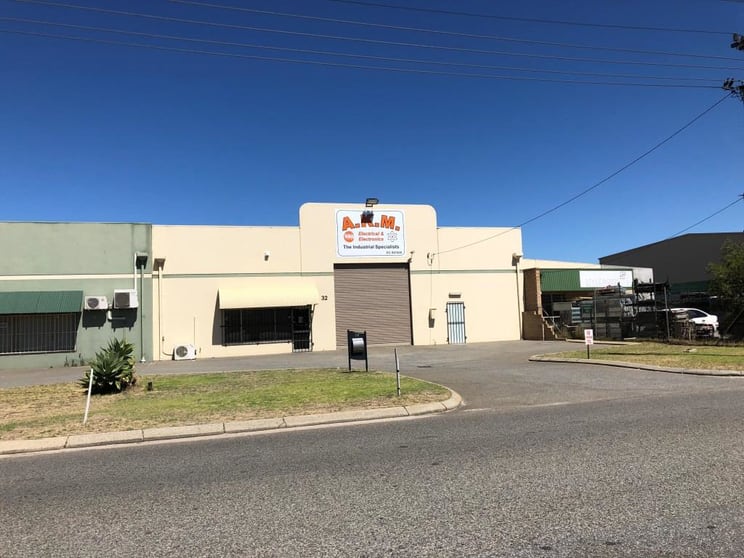 Click to view all images 4/32 Chisholm Crescent Kewdale WA 6105 - Image 1
