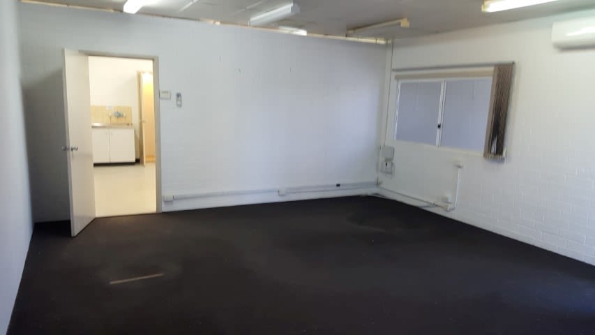 Click to view all images 1/88 Briggs Street Welshpool WA 6106 - Image 3