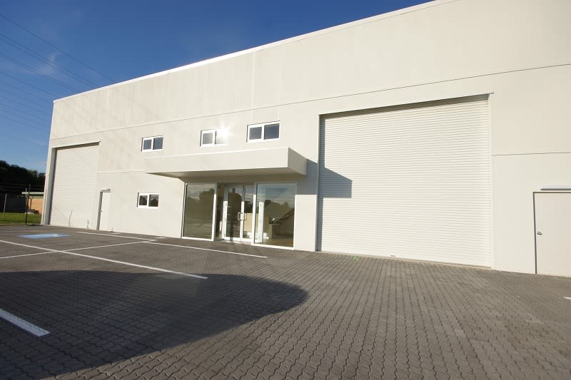 Click to view all images 24 Endeavour Drive Port Adelaide SA 5015 - Image 2