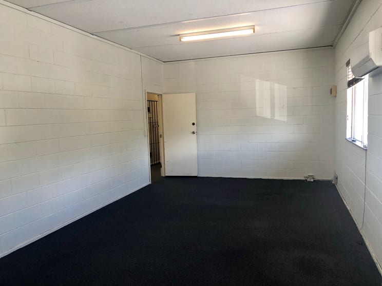 Click to view all images 5/13 Grice Avenue Paradise Point QLD 4216 - Image 2