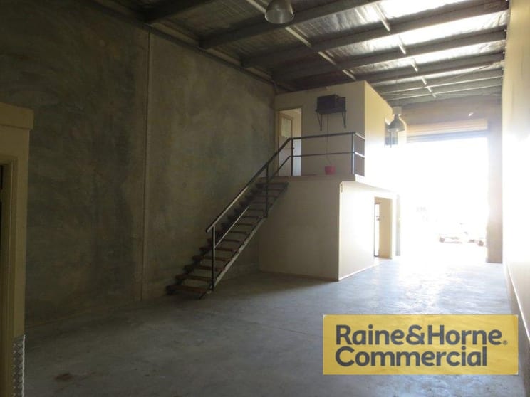 Click to view all images 4/3 Industry Place Capalaba QLD 4157 - Image 3