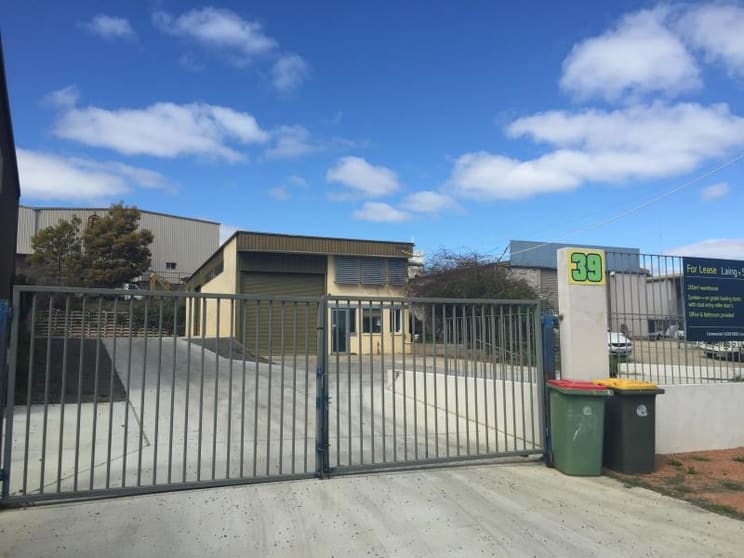 Click to view all images Whole building/39 Paterson Parade Queanbeyan NSW 2620 - Image 1