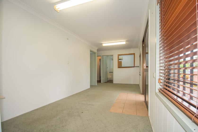front unit, 90 Takalvan Street Svensson Heights QLD 4670 - Image 3